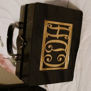 I'm not real sure who makes this, inside the purse looks like, original Wilardy